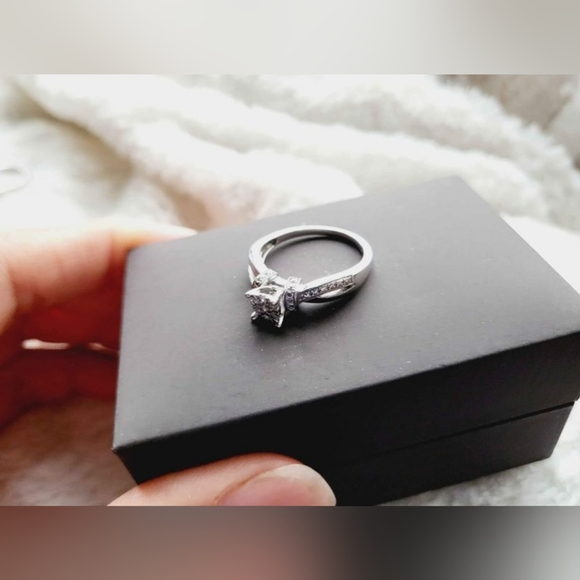 Jared Diamond Sterling Silver Ring Size 7 ✨️ - Picture 2 of 10